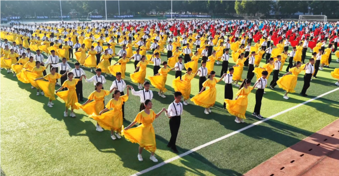 昌乐二中初三年级隆重举行华尔兹课程学习汇报演出